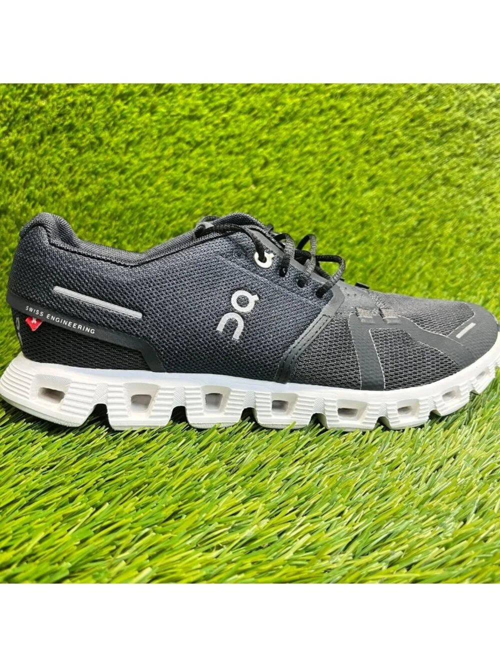 On Cloud 5 Womens Size 8 Black White Athletic Running Walking Shoes Sneakers